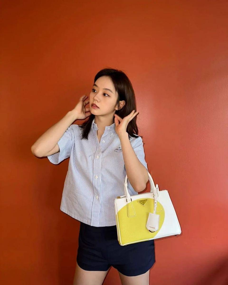 Potret OOTD Hangout dari Lee Hyeri (instagram.com/hyeri_0609)