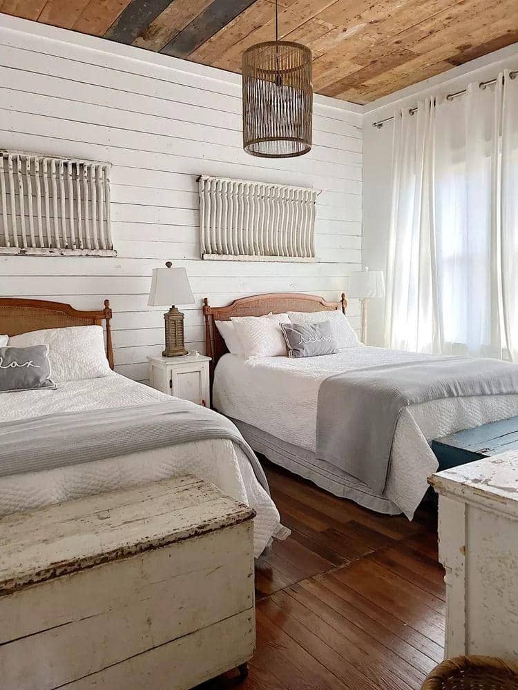 Inspirasi dekorasi dinding ala farmhouse (my100yearoldhome.com)