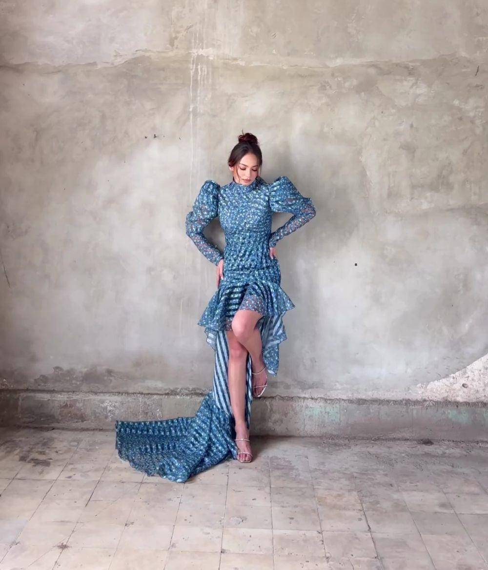 Enzy Storia (instagram.com/dikhadheansa)