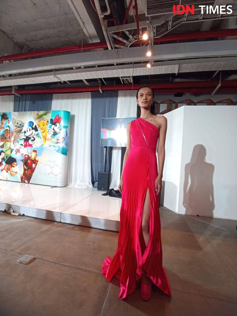 Koleksi bertema Disney100 dalam rangkaian perayaan Anniversary The Walt Disney Company yang ke-100 di Ganara Art Plaza Indonesia. 7 Juni 2023. (IDN Times/M. Tarmizi Murdianto)