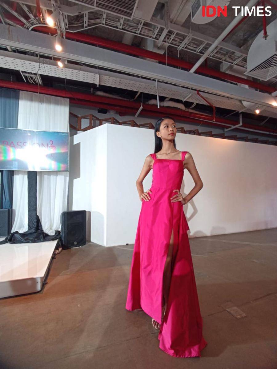 Koleksi bertema Disney100 dalam rangkaian perayaan Anniversary The Walt Disney Company yang ke-100 di Ganara Art Plaza Indonesia. 7 Juni 2023. (IDN Times/M. Tarmizi Murdianto)