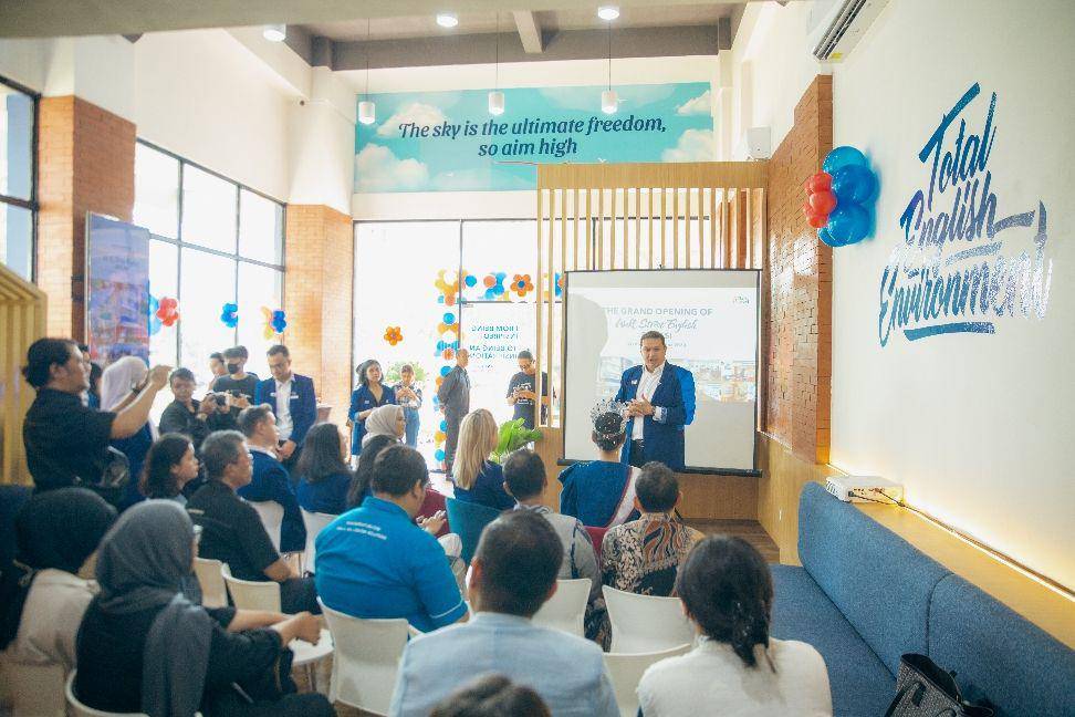 Wall Street English Indonesia, platform EdTech belajar Bahasa Inggris dengan metode hybrid untuk dewasa secara resmi membuka cabang terbaru yang berlokasi di Summarecon Bekasi, Jawa Barat (dok. Istimewa)