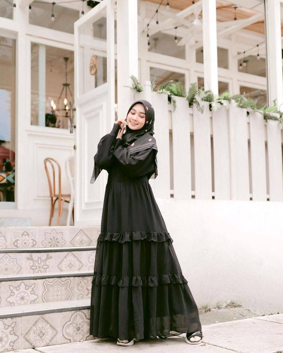 inspirasi OOTD kondangan nuansa hitam ala Nabilah Lutfiah (instagram.com/nabilahcil)