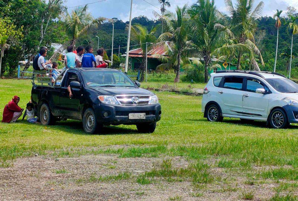Sejumlah warga kampung Topo diungsikan ke kota untuk menghindari konflik susulan pertikaian antar suku di Distrik Uwapa, Nabire, Papua Tengah. (IDN Times/Istimewa)