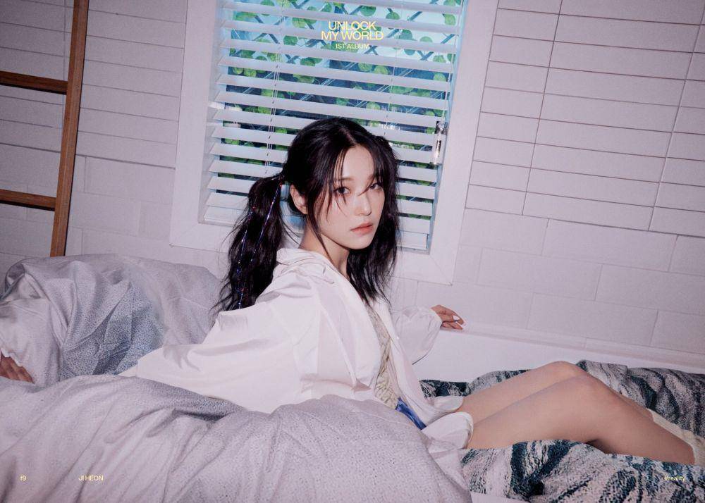 potret Jiheon fromis_9 untuk album Unlock My World versi reality (twitter.com/realfromis_9)
