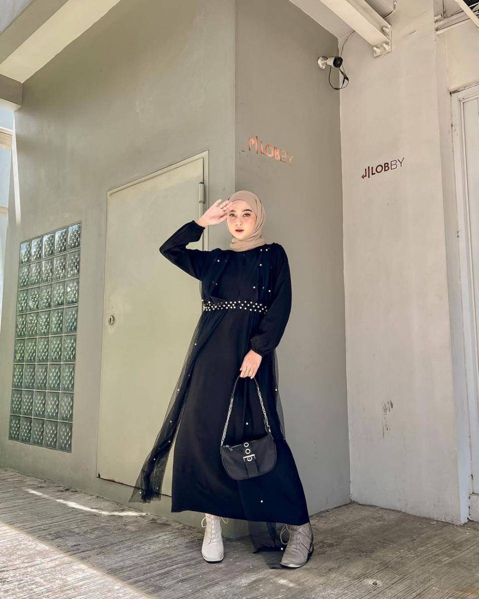 inspirasi OOTD kondangan nuansa hitam ala Nabilah Lutfiah (instagram.com/nabilahcil)