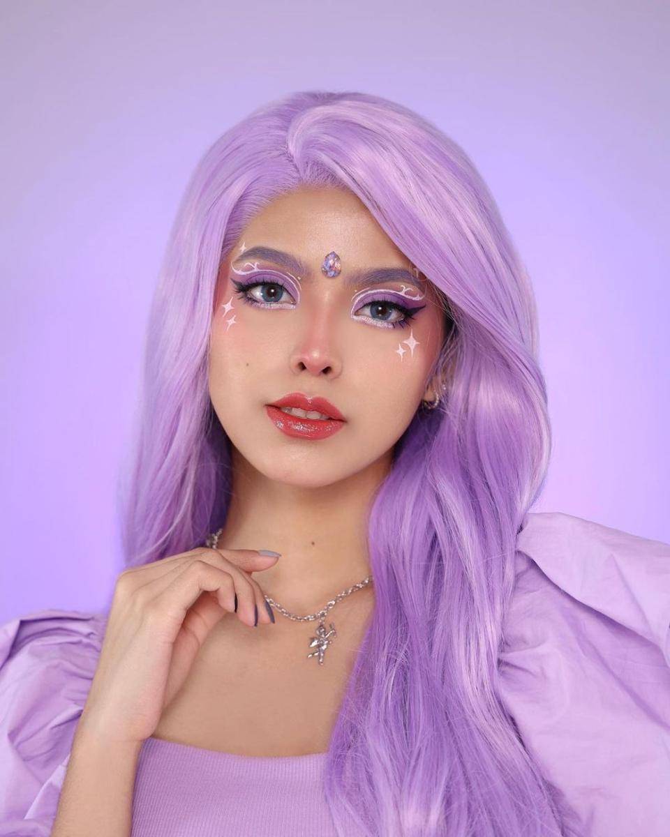 eye makeup untuk nonton konser (instagram.com/jharnabhagwani)