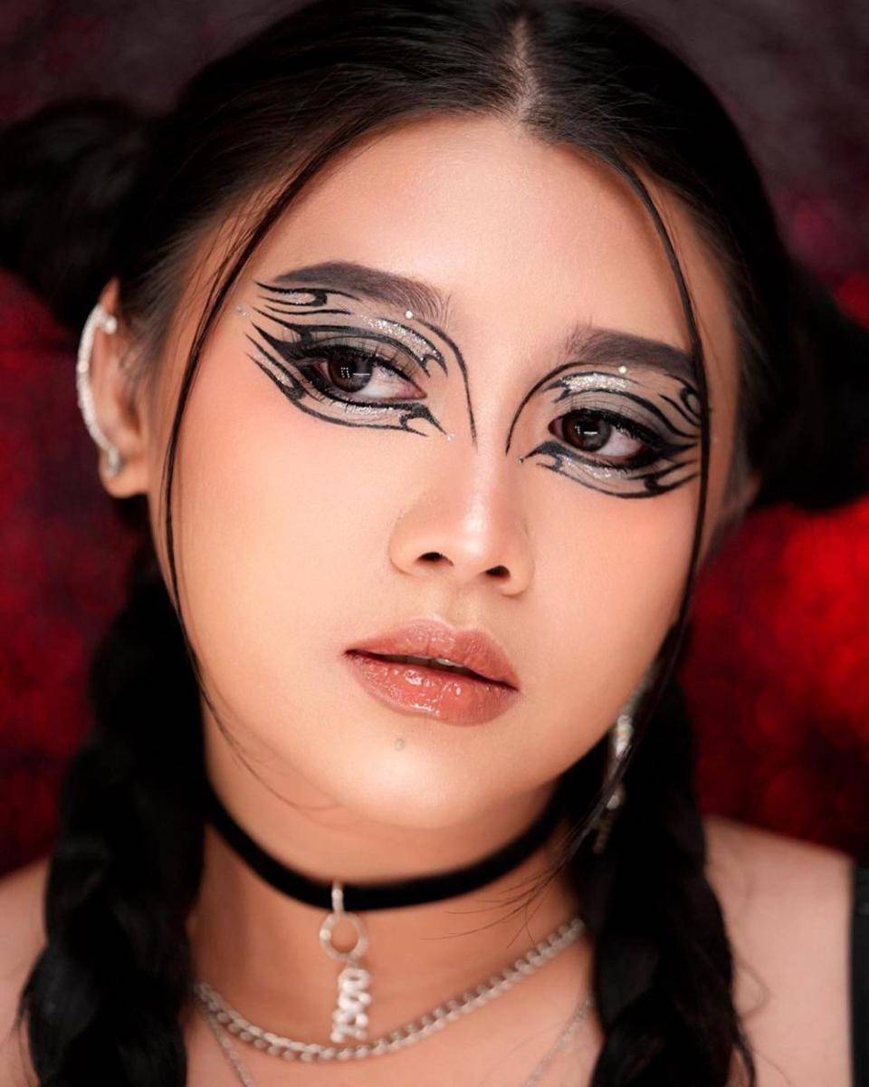 eye makeup untuk nonton konser (instagram.com/clarissaputri_)