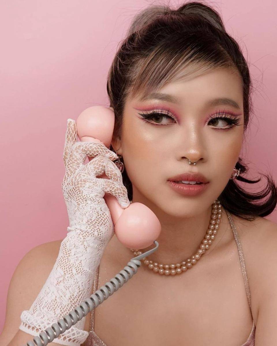 eye makeup untuk nonton konser (instagram.com/ cindercella)