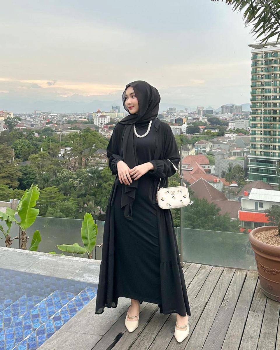 inspirasi OOTD kondangan nuansa hitam ala Nabilah Lutfiah (instagram.com/nabilahcil)