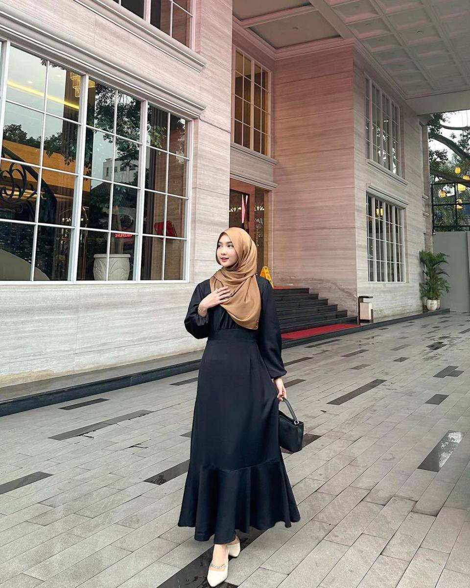 inspirasi OOTD kondangan nuansa hitam ala Nabilah Lutfiah (instagram.com/nabilahcil)