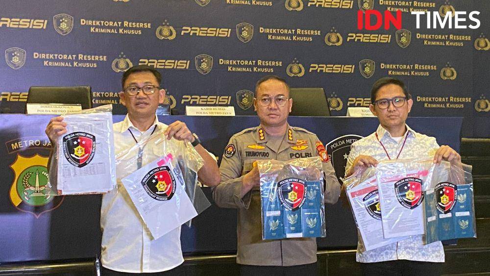 Polda Metro Jaya bekuk dua pelaku TPPO ke Arab Saudi. Sebanyak 22 korban calon pekerja migran berhasil diamankan. (IDN Times/Amir Faisol)