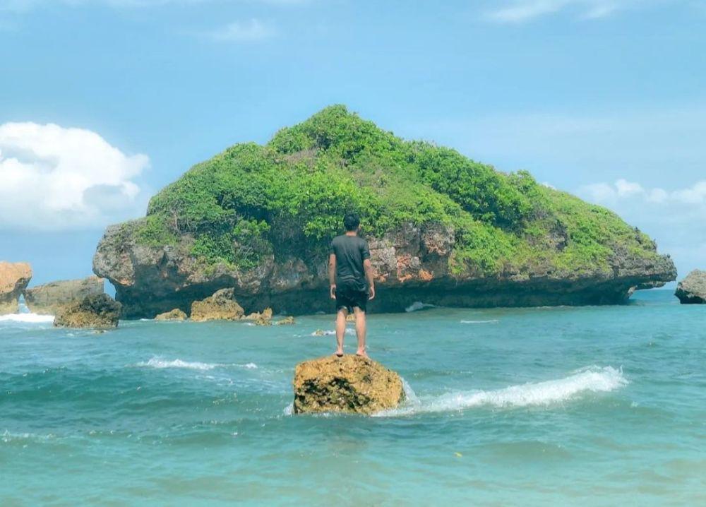 5 Destinasi Pantai Indonesia Paling Populer di Google Maps