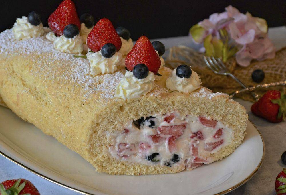 Fruit roll cake (pixabay.com/-Rita-👩🍳 und 📷 mit ❤)