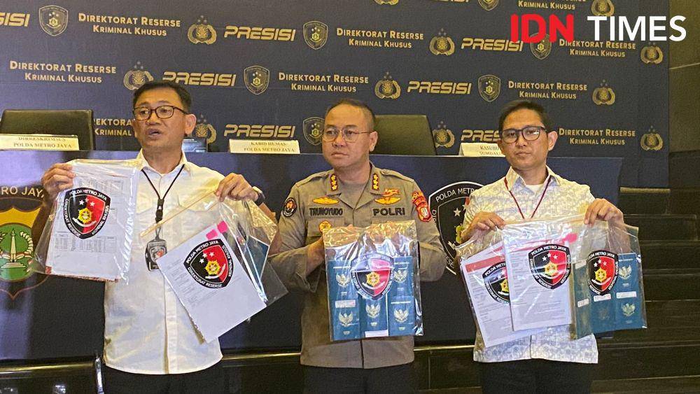 Polda Metro Jaya bekuk dua pelaku TPPO ke Arab Saudi. Sebanyak 22 korban calon pekerja migran berhasil diamankan. (IDN Times/Amir Faisol)