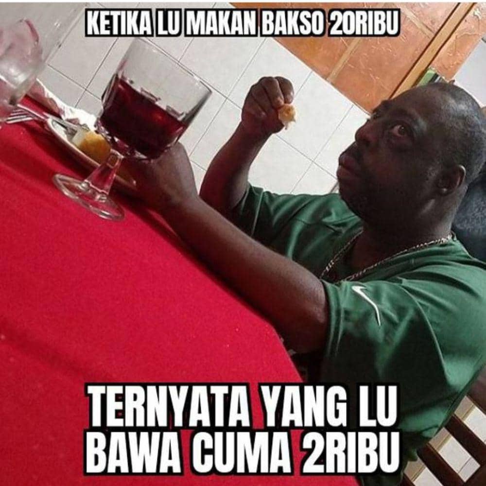 meme lagi makan (instagram.com/hallofmemeidn)