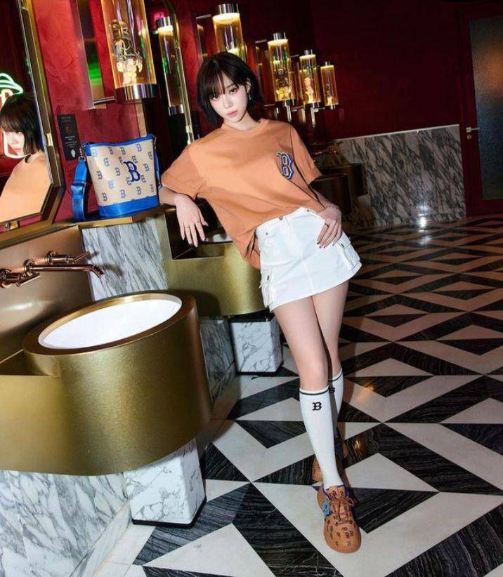 style casual sporty member aespa (instagram.com/mlbkorea)
