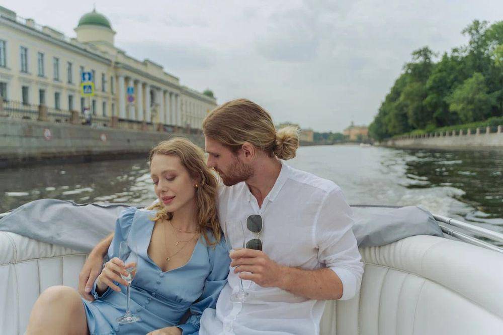 ilustrasi infla dating (pexels.com/Ron Lach)