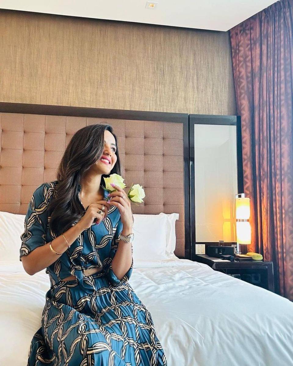 Jasmin Bhasin (instagram.com/jasminbhasin2806)