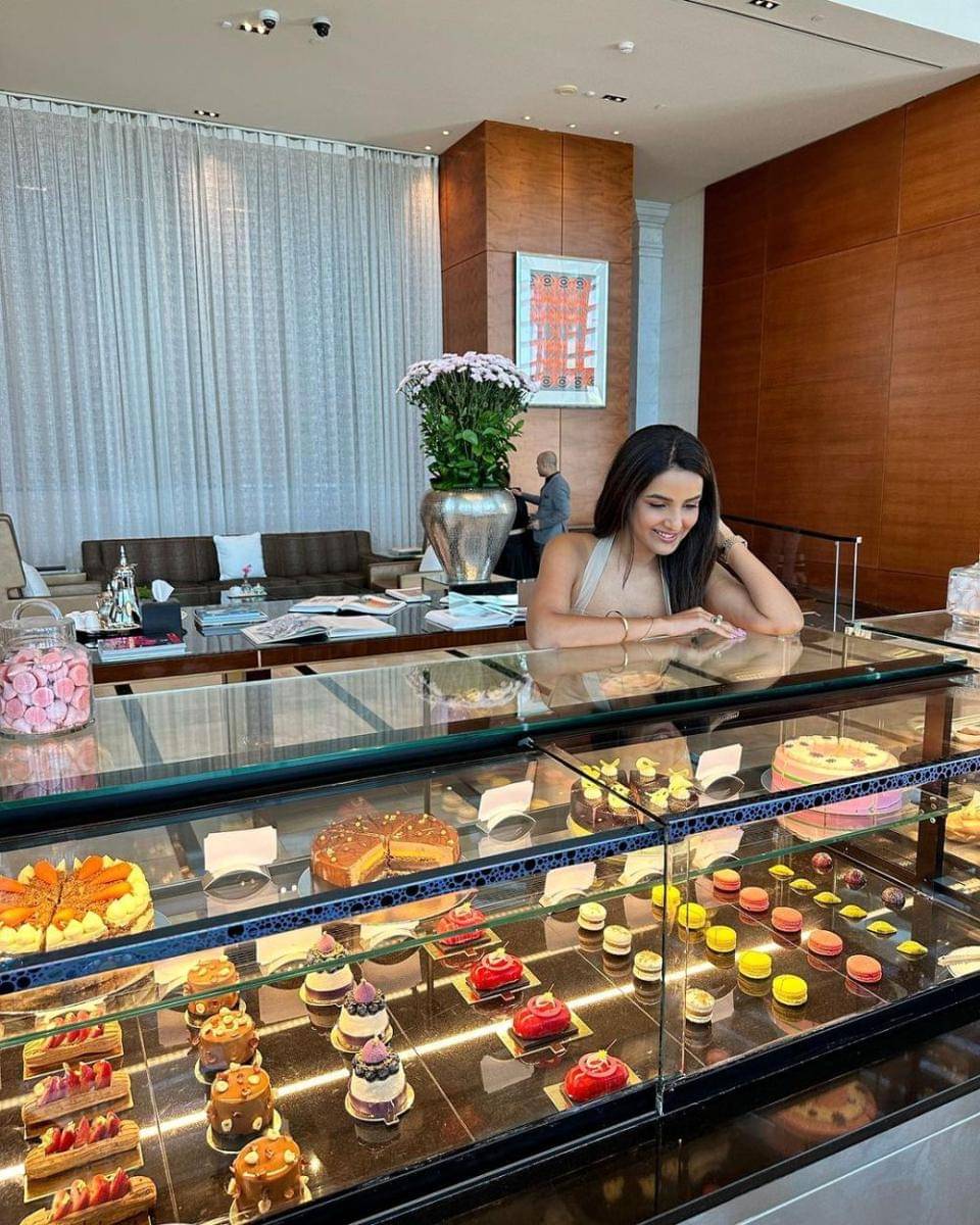 Jasmin Bhasin (instagram.com/jasminbhasin2806)