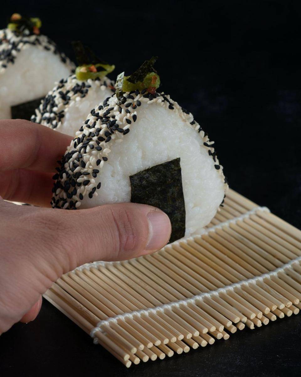ilustrasi onigiri lezat (unsplash.com/Max Griss)