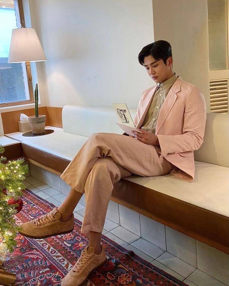 Rowoon SF9 (instagram.com/ewsbdi)
