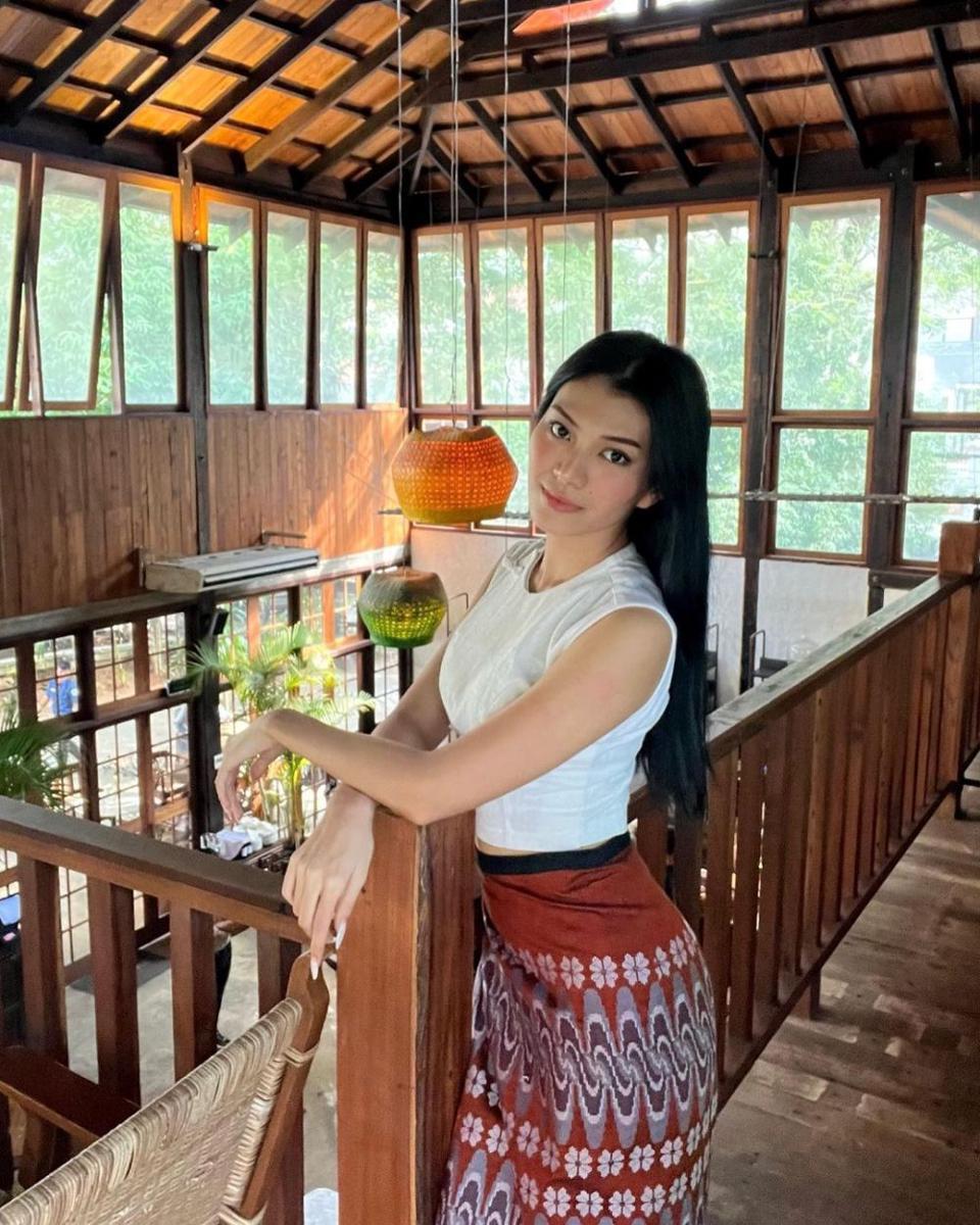 Potret menawan Ni Ni Lin Eain yang tampil dengan riasan sederhana (instagram.com/ninilineain)
