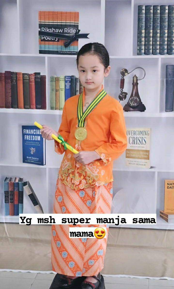 Potret kelulusan anak Ussy dan Andhika (instagram.com/ussypratama)