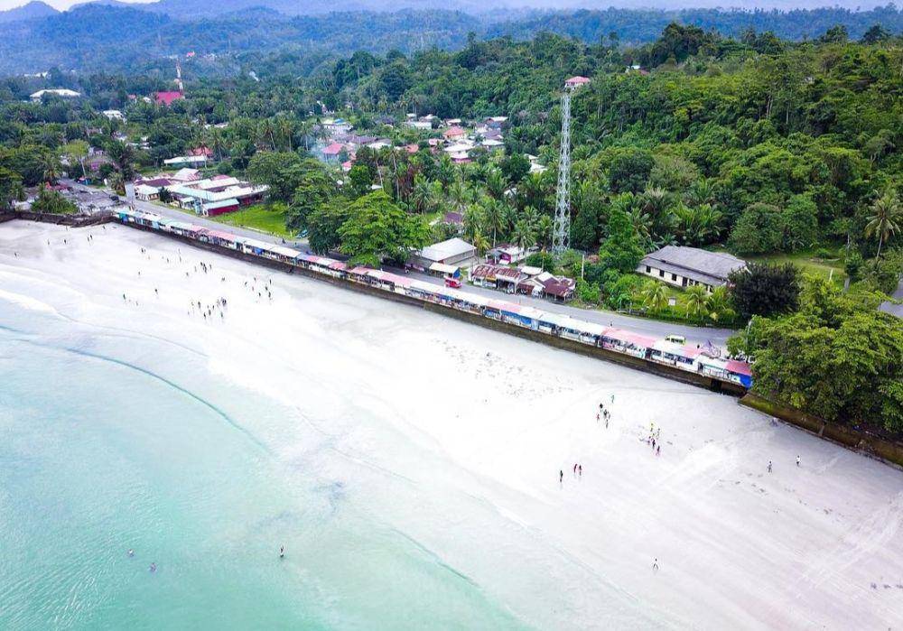 Pantai Natsepa (instagram.com/patricksahertian)