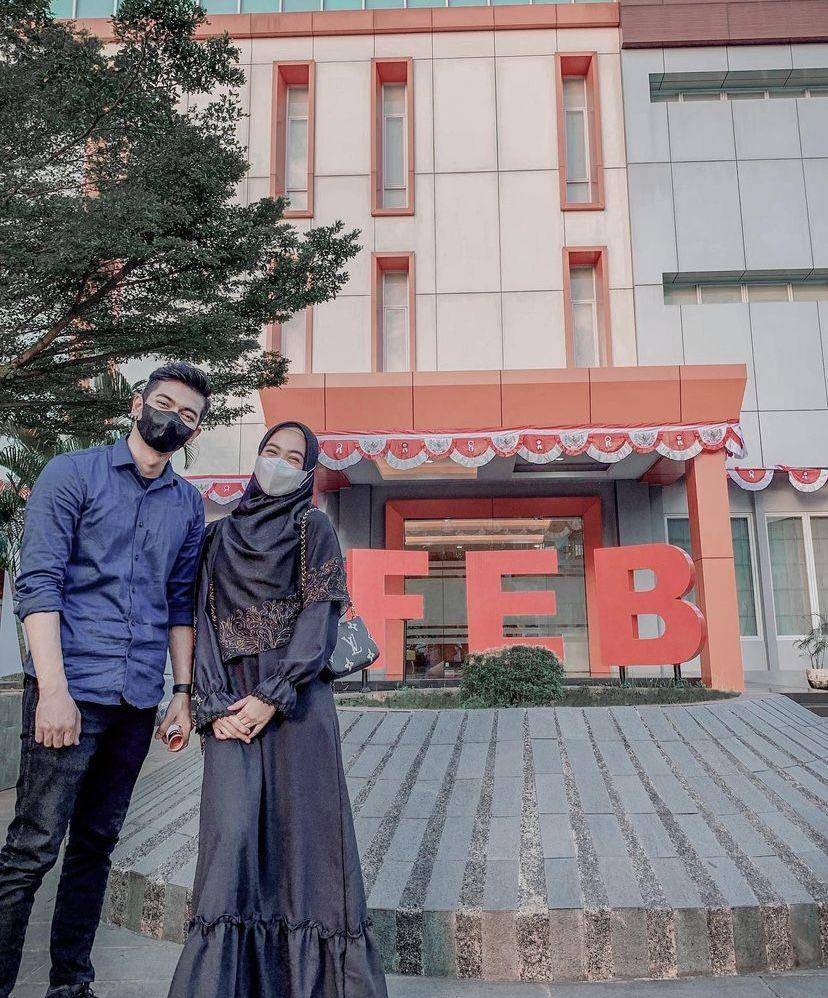 potret kelulusan S2 Teuku Ryan (Instagram.com/riaricis1795)