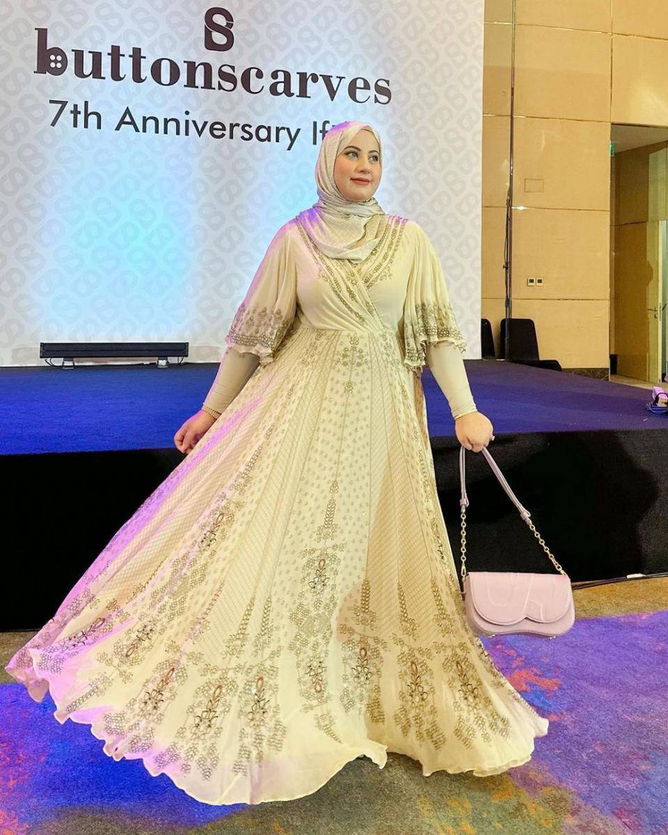 OOTD ala Tasyi Athasyia (instagram.com/tasyiiathasyia)