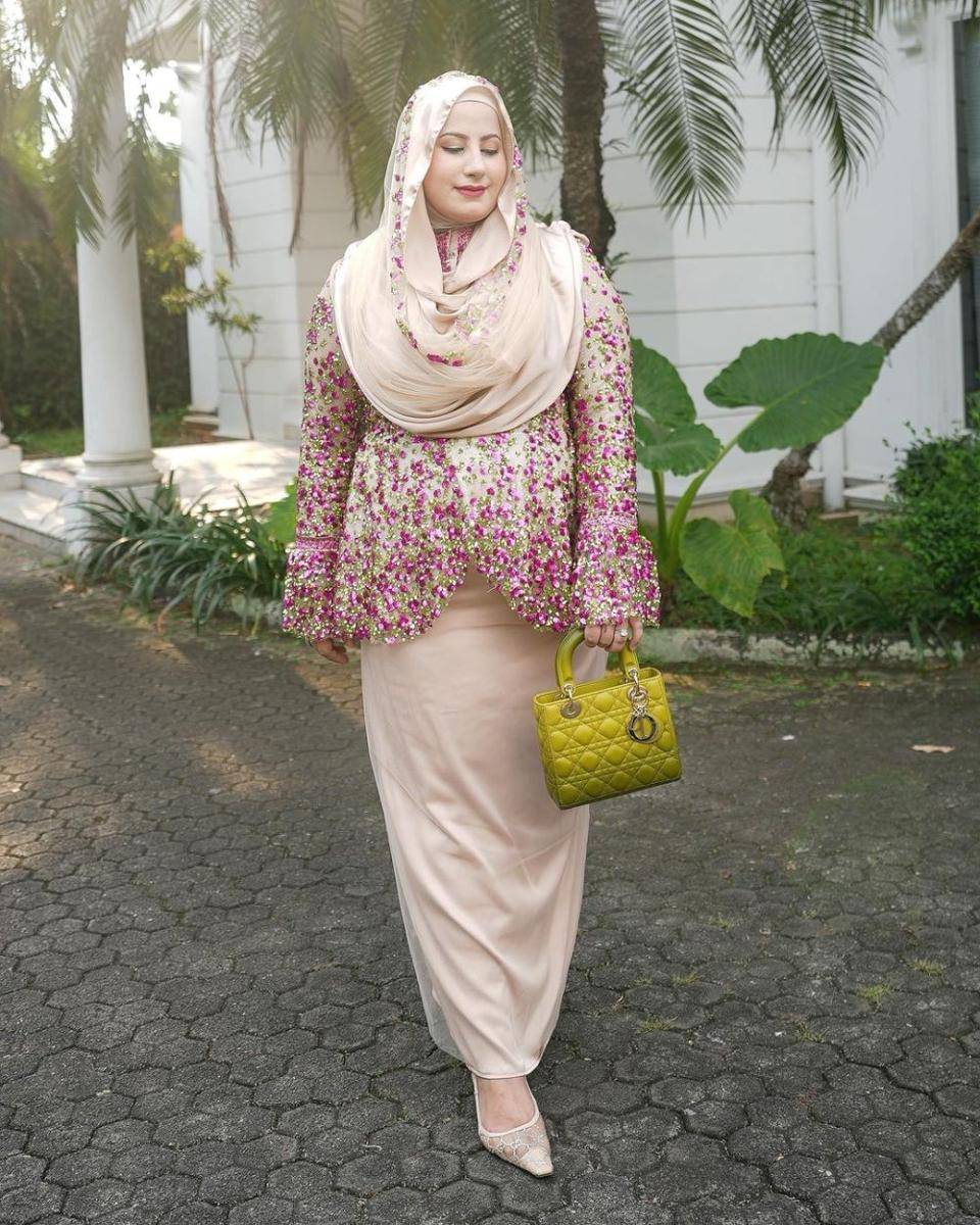 OOTD ala Tasyi Athasyia (instagram.com/tasyiiathasyia)