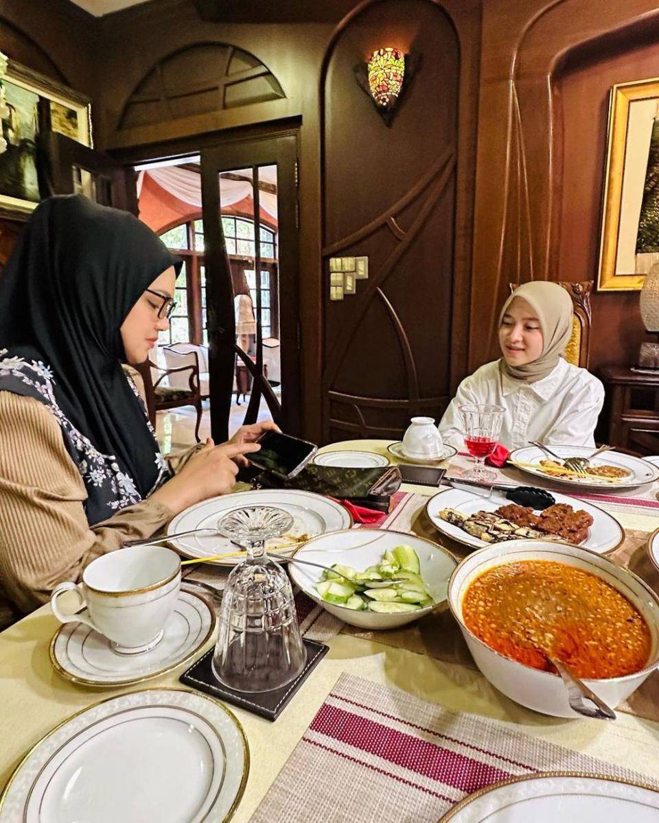 Siti Nurhaliza dan Nisa Sabyan (instagram.com/ctdk)
