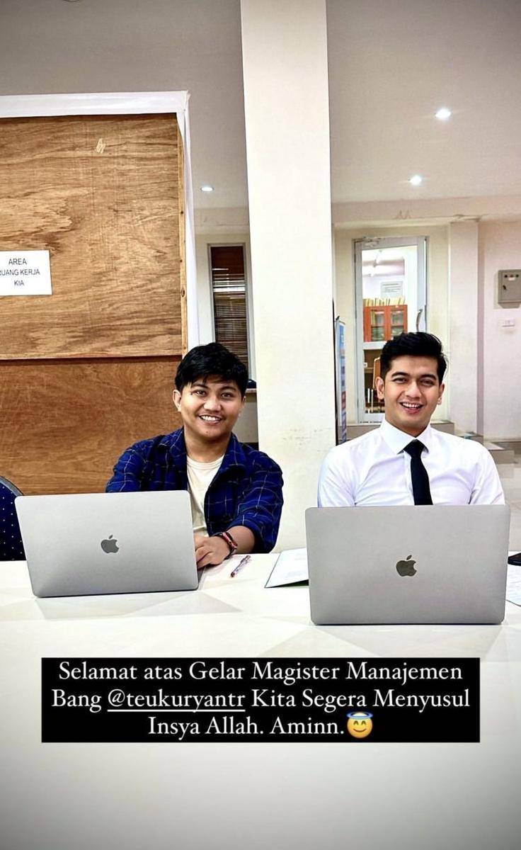 potret kelulusan S2 Teuku Ryan (Instagram.com/ismailaziz496)
