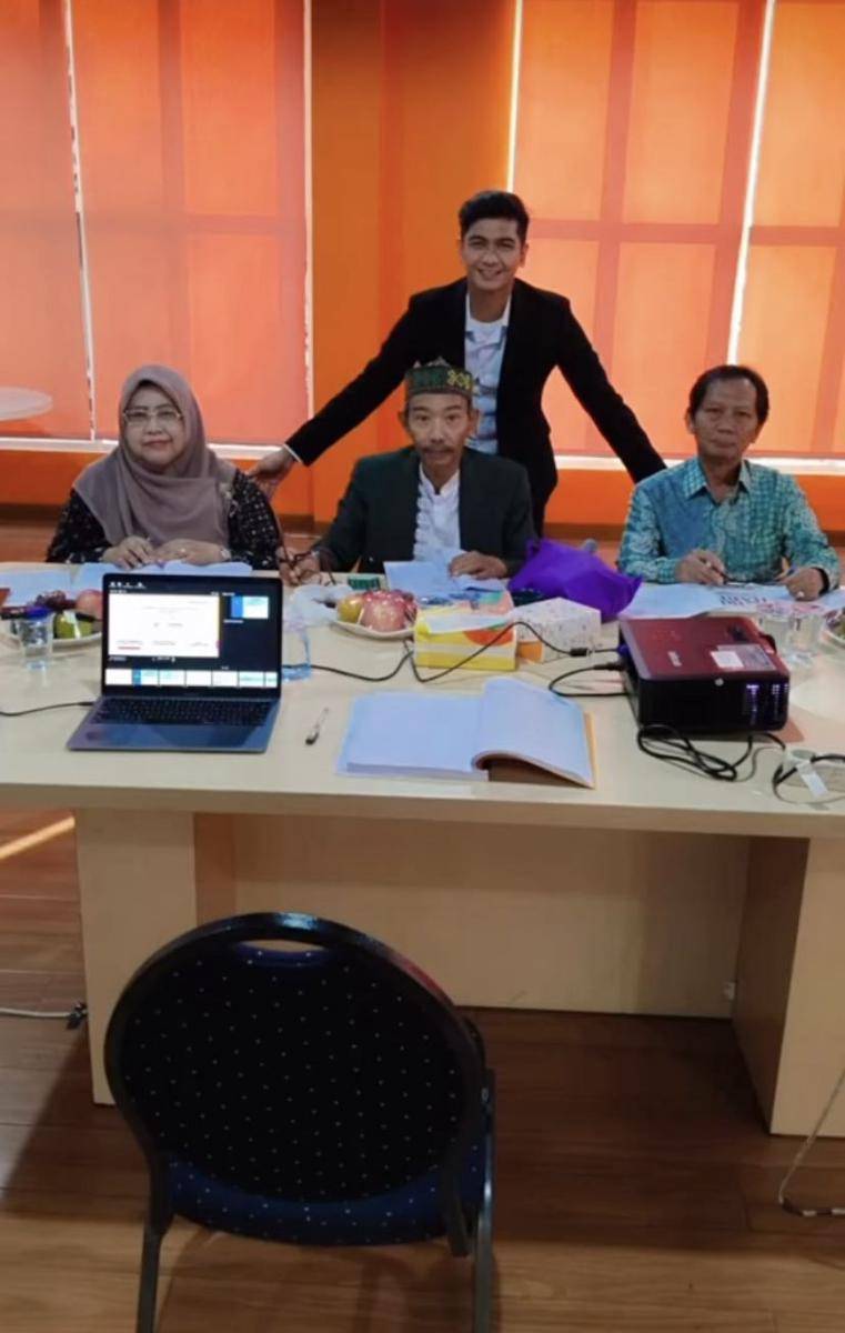 potret kelulusan S2 Teuku Ryan (Instagram.com/teukuryantr)