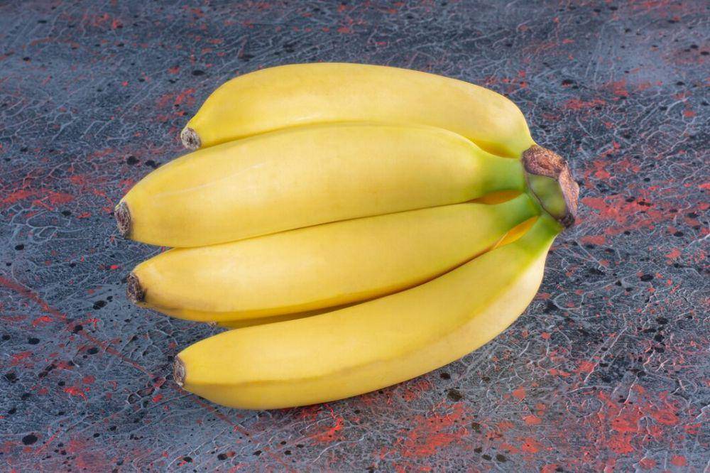 ilustrasi buah pisang (freepik.com/azerbaijan_stockers)