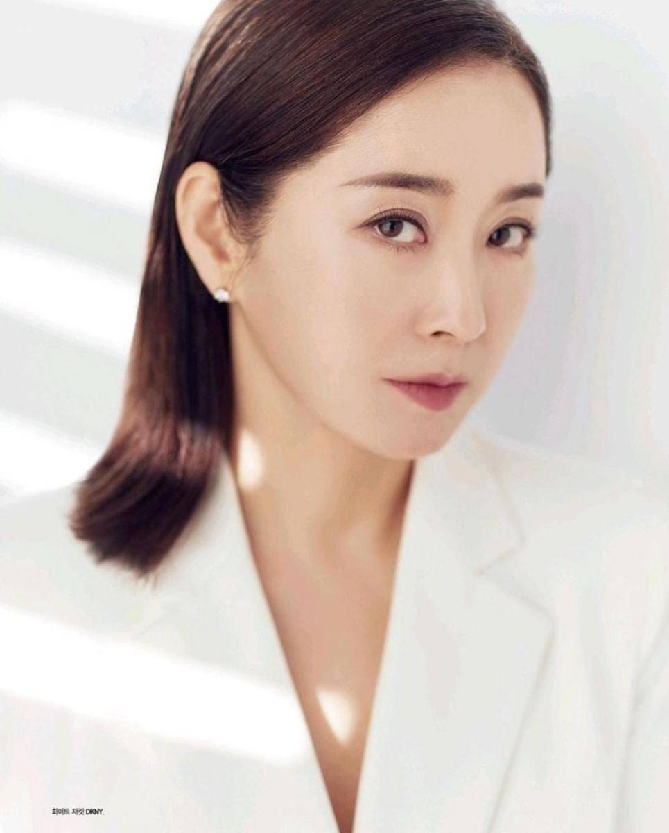Yoon Yoo Sun (instagram.com/yusun_17)