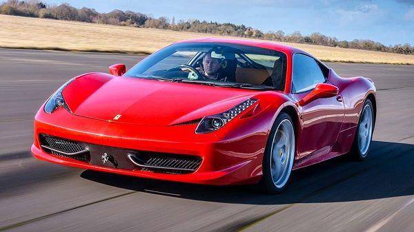 Mobil Transformer Ferrari 458 Italia (carchaseheroes.com)