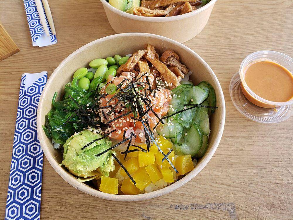 ilustrasi poke bowl (commons.wikimedia.org/Andy Li)
