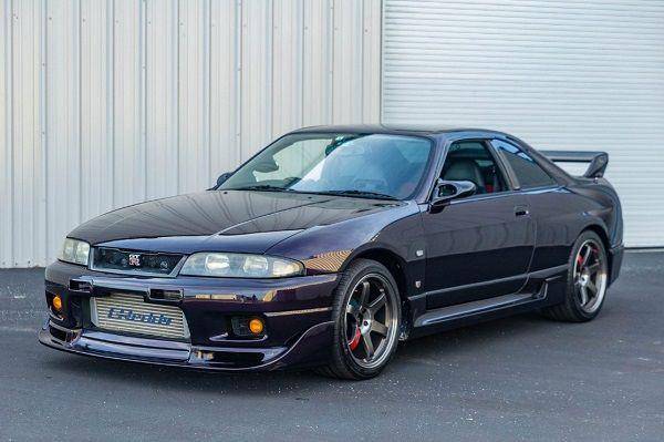 Mobil Transformer Nissan Skyline GT-R R33 (periodismodelmotor.com)