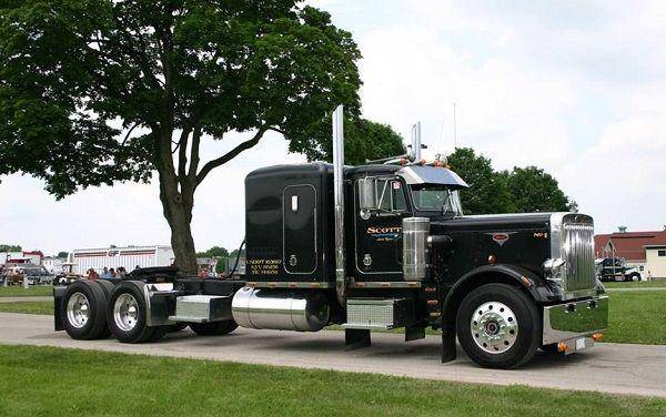 Mobil Transformer Peterbilt 359 (Pinterest/Big Jake)