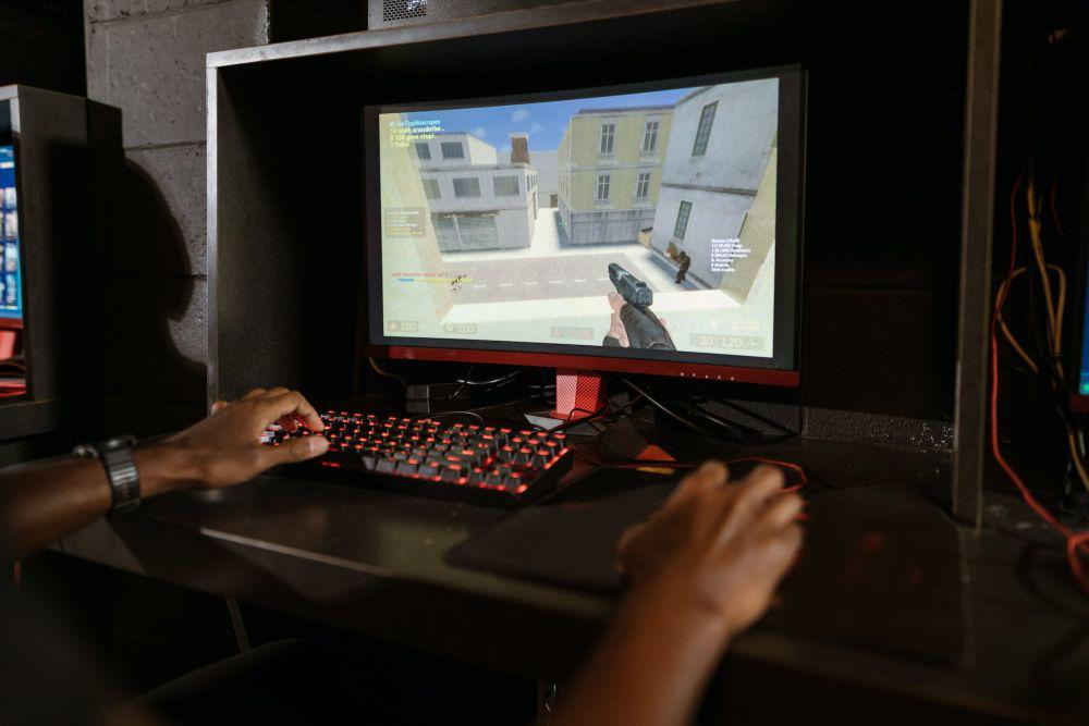 ilustrasi sedang bermain game multiplayer online (pexels.com/RDNE Stock project)