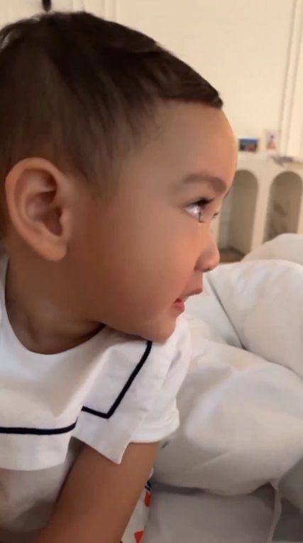 potret Rayyanza nonton video Rafathar di televisi (instagram.com/raffinagita1717)