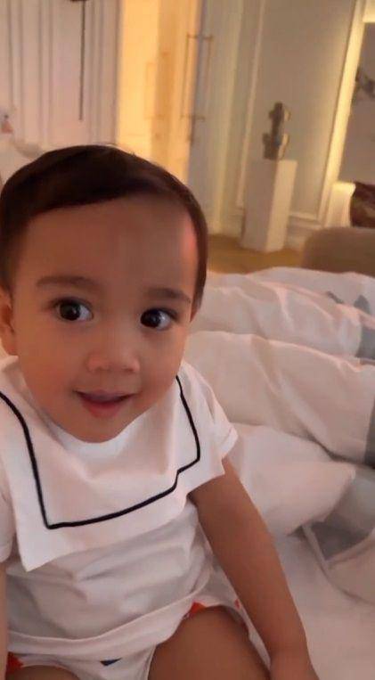 potret Rayyanza nonton video Rafathar di televisi (instagram.com/raffinagita1717)