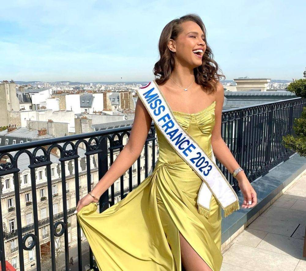 Indira Ampiot (instagram.com/indira.ampiot)