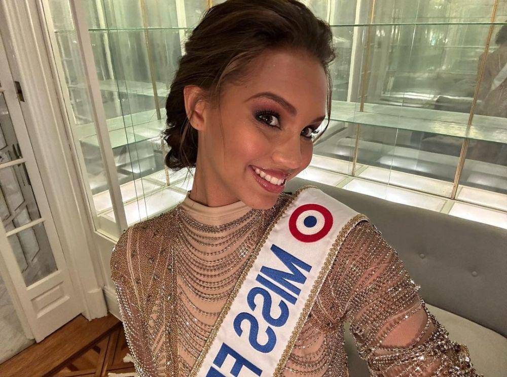 Indira Ampiot (instagram.com/indira.ampiot)