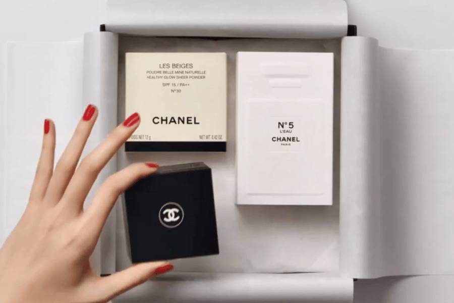potret pengenalan konsep The Art of Wrapping CHANEL Indonesia (dok. CHANEL Indonesia)