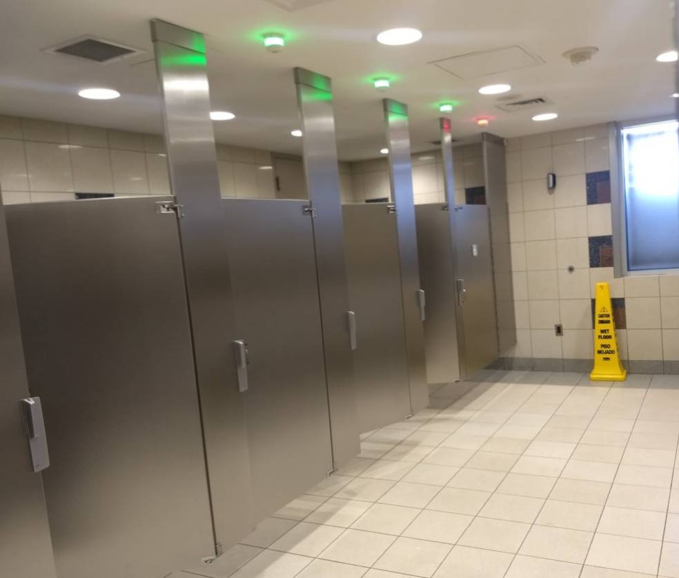 potret hal unik dan aneh di dalam toilet cowok (reddit.com/user/brokencompass502)
