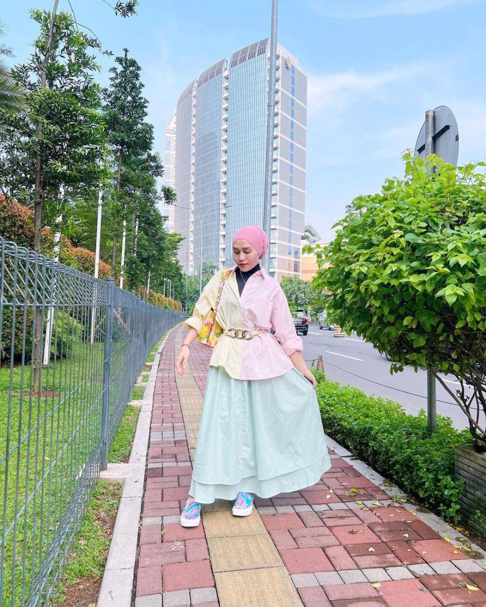 OOTD nyentrik ala Ashilla Sikado (instagram.com/ashillasikado)