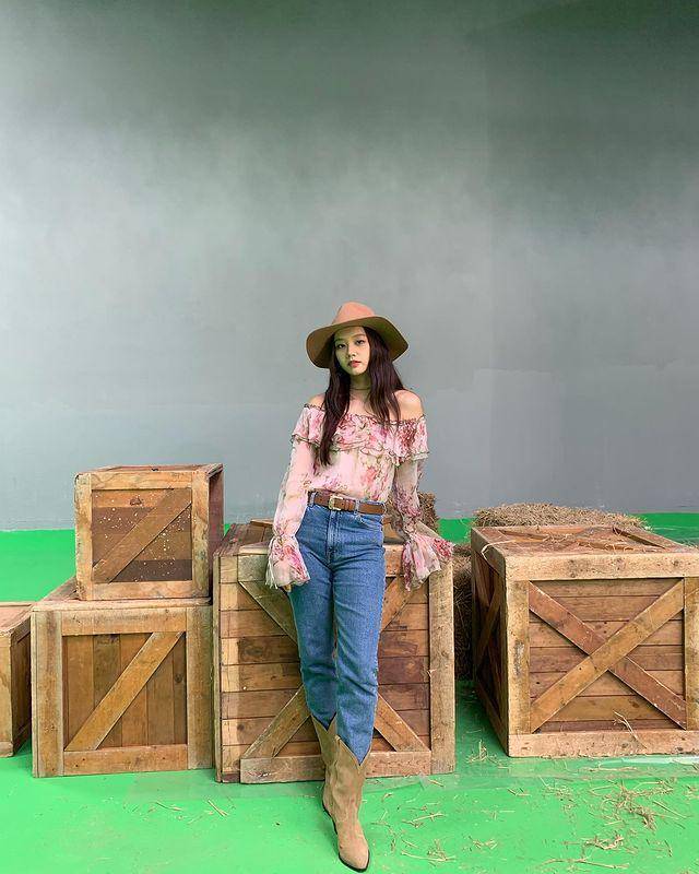 Lee Hyeri (instagram.com/hyeri_0609)